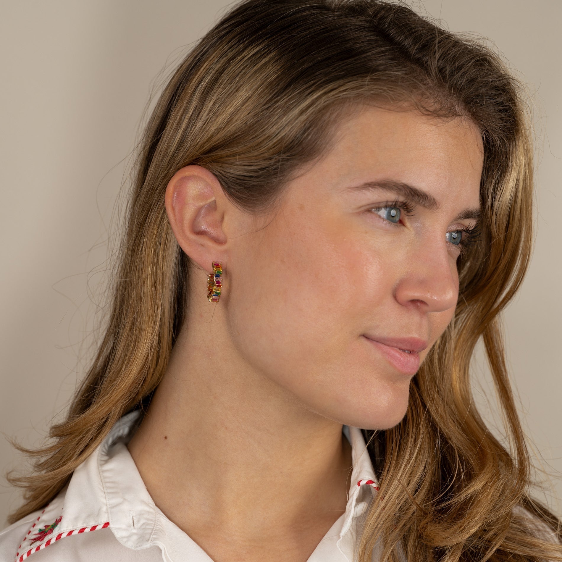 Veronica - Pendientes de aro dorados arcoíris