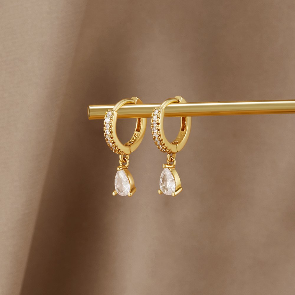 Aros de Oro con CZ de Marfil Blanco