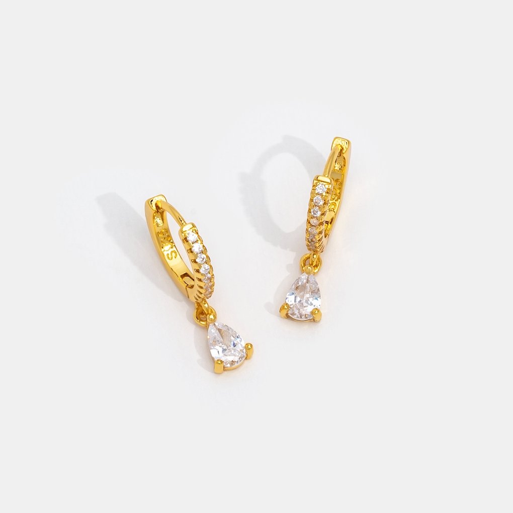 Aros de Oro con CZ de Marfil Blanco
